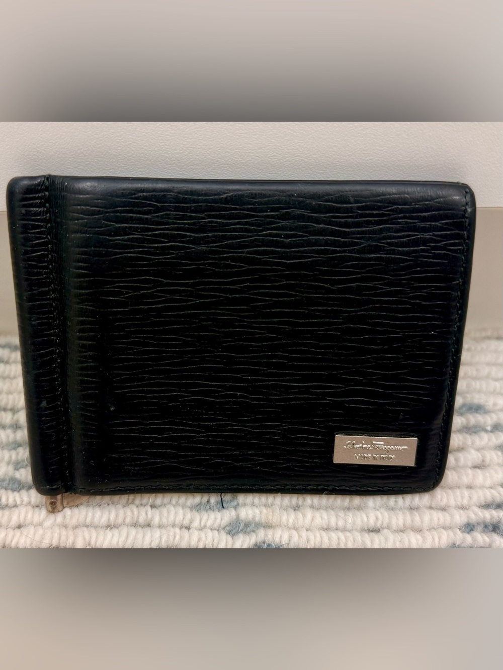 FERRAGAMO Vintage Y2K Unisex 2-Tone Black/Red Leather Money Clip Bi-Fold Wallet